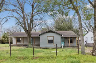 2326 28th Ave N, Texas City, TX 77590 - Photo 1