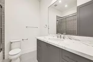 922 T C Jester Blvd, Houston, TX 77008 - Photo 37