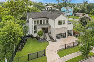 922 T C Jester Blvd, Houston, TX 77008 - Photo 3