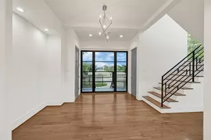 922 T C Jester Blvd, Houston, TX 77008 - Photo 9