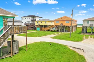 984 Bluewater Hwy, Surfside Beach, TX 77541 - Photo 3