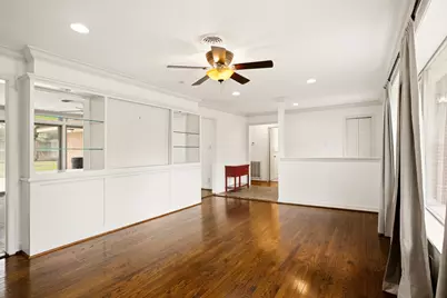 5238 Kinglet Street, Houston, TX 77035 - Photo 9