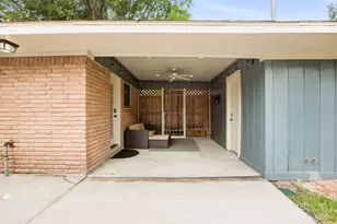 5238 Kinglet St, Houston, TX 77035 - Photo 37