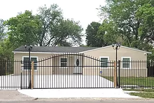 5631 Belarbor St, Houston, TX 77033 - Photo 1