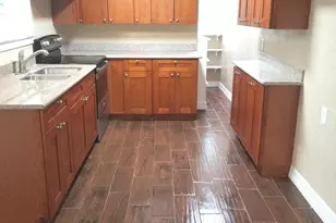 5631 Belarbor St, Houston, TX 77033 - Photo 5