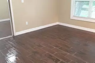 5631 Belarbor St, Houston, TX 77033 - Photo 9
