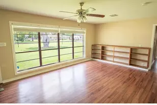 117 Lazy Ln, Lake Jackson, TX 77566 - Photo 5