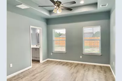 982 S Navarro, Giddings, TX 78942 - Photo 7