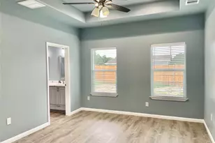 982 S Navarro, Giddings, TX 78942 - Photo 7