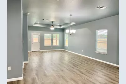 982 S Navarro, Giddings, TX 78942 - Photo 3