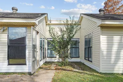 2846 Mayflower Landing Court, Webster, TX 77598 - Photo 19