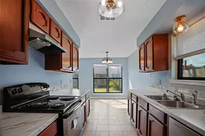 2846 Mayflower Landing Court, Webster, TX 77598 - Photo 9