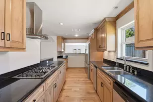 2505 Holly Ct, Galveston, TX 77551 - Photo 5