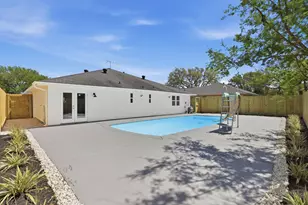 2505 Holly Ct, Galveston, TX 77551 - Photo 19