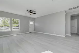 6705 Roanoke St, Houston, TX 77028 - Photo 19