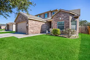 319 Falling Pine Dr, Conroe, TX 77304 - Photo 1