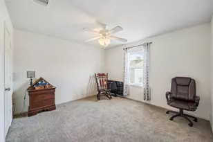 319 Falling Pine Dr, Conroe, TX 77304 - Photo 17