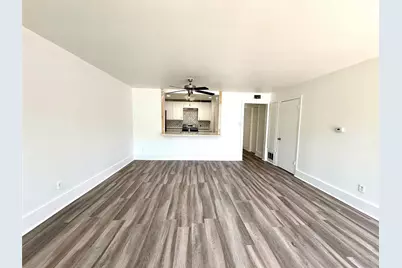 5506 Beverlyhill Street #8, Houston, TX 77056 - Photo 7