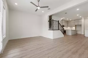 910A W 21st St, Houston, TX 77008 - Photo 11