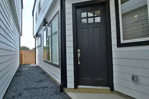 910A W 21st St, Houston, TX 77008 - Photo 3