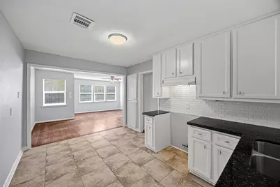 7614 Darnay Dr Drive, Houston, TX 77033 - Photo 9