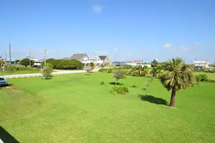 960 Alberdie Dr, Crystal Beach, TX 77650 - Photo 5