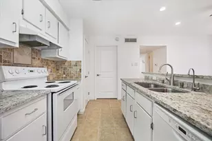 5807 Beverlyhill St, Houston, TX 77057 - Photo 7