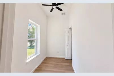 8715 Victoria Forest Drive, Houston, TX 77088 - Photo 5