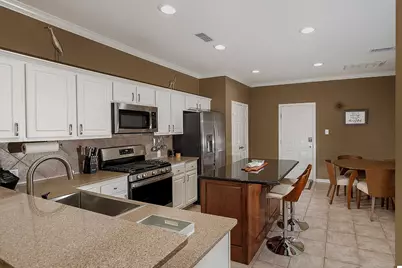 110 N Valley Oaks Circle, The Woodlands, TX 77382 - Photo 9
