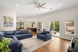 702 W 41st St, Houston, TX 77018 - Photo 13