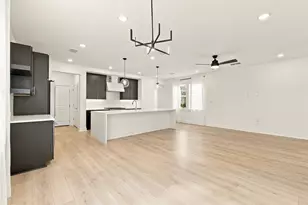 2305 Via Laura Ln, Houston, TX 77051 - Photo 7
