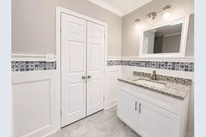 114 W Lobit Street, Baytown, TX 77520 - Photo 5