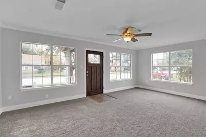 114 W Lobit Street, Baytown, TX 77520 - Photo 7