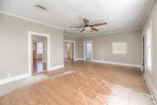 213 E Feagin St, Livingston, TX 77351 - Photo 9