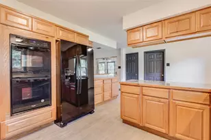 2004 Sleepy Hollow Dr, Pearland, TX 77581 - Photo 9