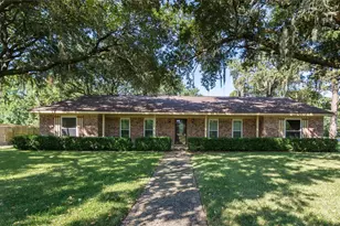 2004 Sleepy Hollow Dr, Pearland, TX 77581 - Photo 1