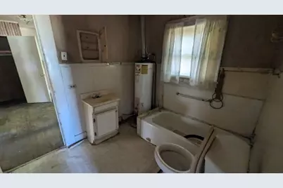 1111 Austin Street, Jacksonville, TX 75766 - Photo 9