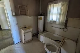 1111 Austin St, Jacksonville, TX 75766 - Photo 9