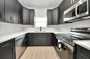 9732 Tuffly St, Houston, TX 77029 - Photo 15
