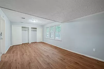 5963 Ridgeway Drive, Houston, TX 77033 - Photo 5
