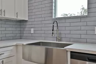9341 Lavender St, Houston, TX 77016 - Photo 7