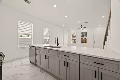 9332 Waller Street, Houston, TX 77012 - Photo 11