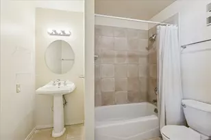 10227 Longmont Dr, Houston, TX 77042 - Photo 11