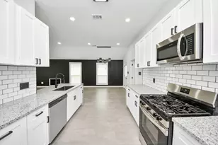 15411 Town Green Dr, Houston, TX 77083 - Photo 5