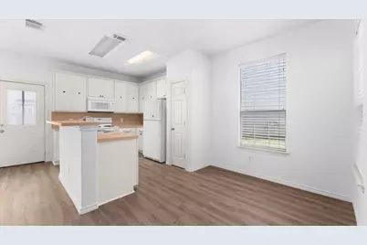 118 Burberry Park, The Woodlands, TX 77382 - Photo 9