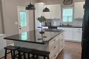 1303 20th St, Huntsville, TX 77340 - Photo 3