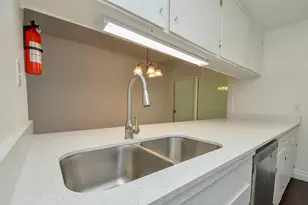 8810 Ilona Ln, Houston, TX 77025 - Photo 13