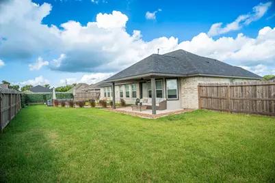 513 Yorktown Avenue, Clute, TX 77531 - Photo 23