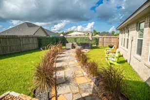513 Yorktown Ave, Clute, TX 77531 - Photo 25