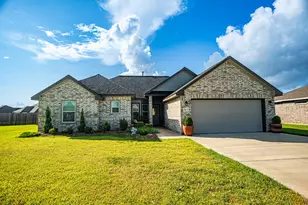 513 Yorktown Ave, Clute, TX 77531 - Photo 1